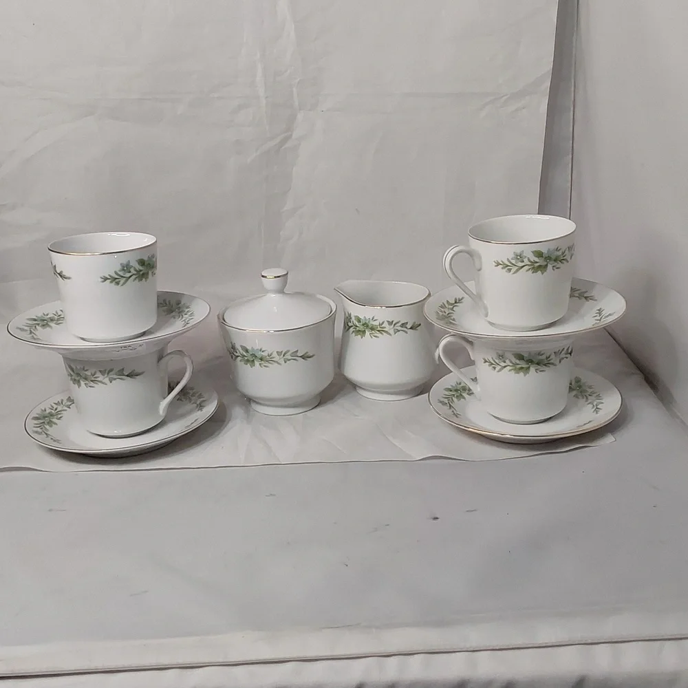 CREATIVE MANOR VINTAGE TEA SET FOR.‎ 4